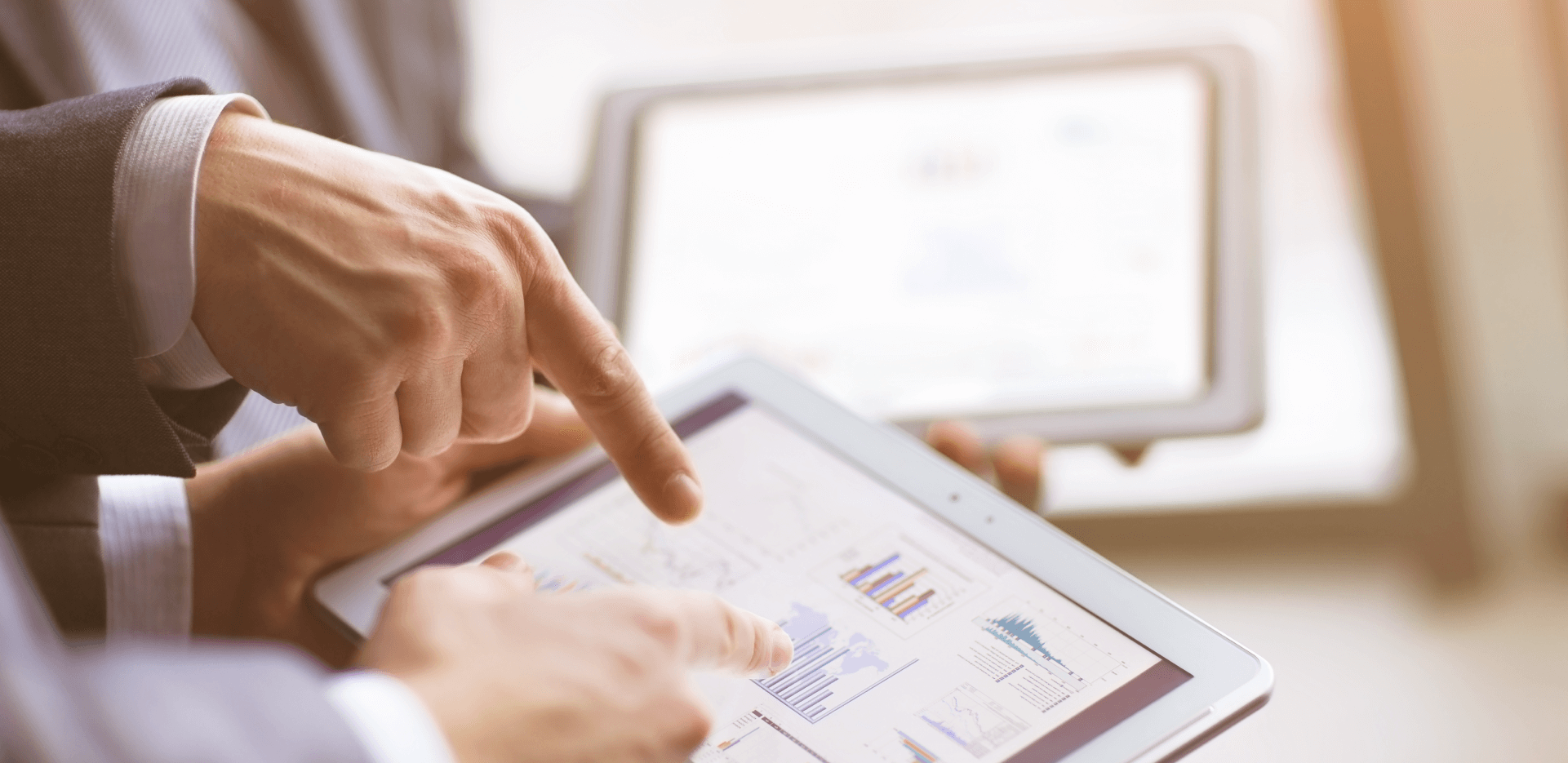 NOSSOS DIFERENCIAIS Gestão e cobrança de maneira simples e clara, através de estratégias diferenciadas